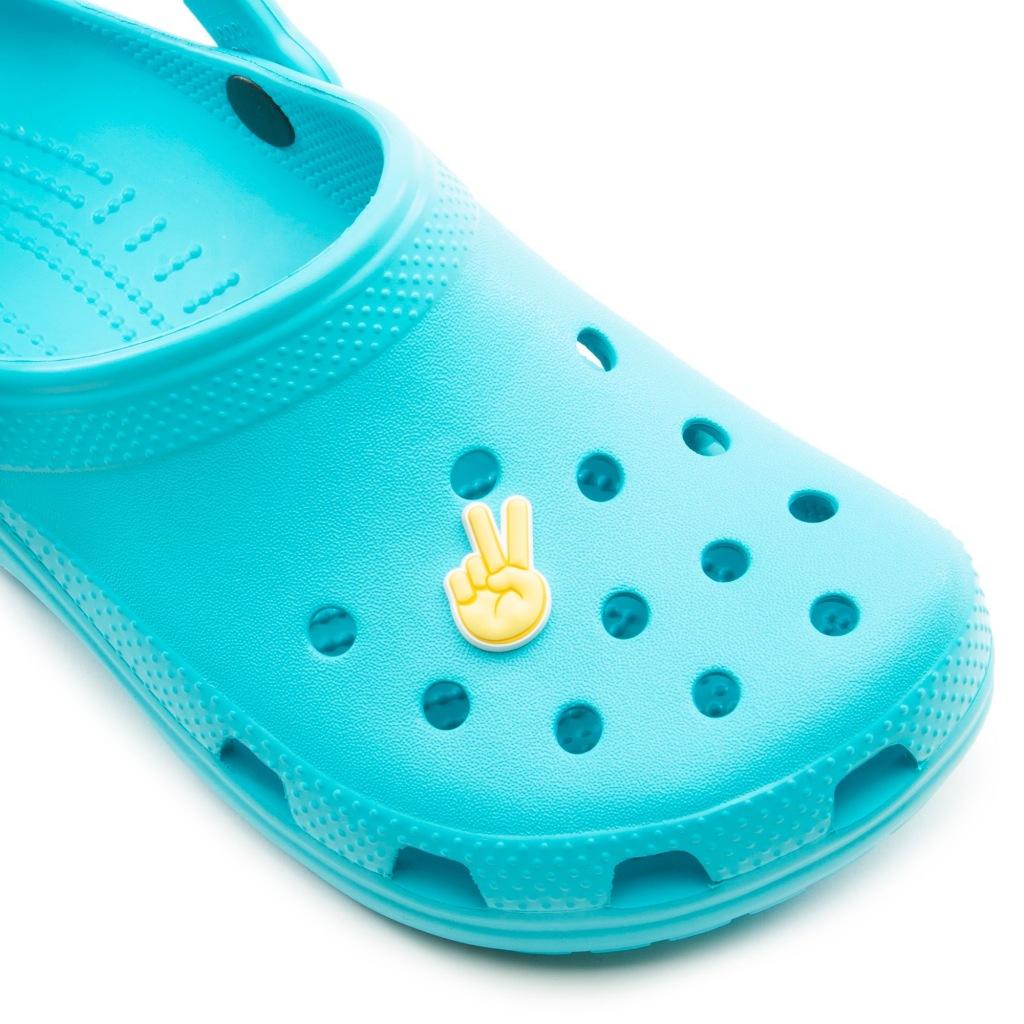 CROCS JIBBITS PEACE HAND SIGN en color AMARILLO (4)