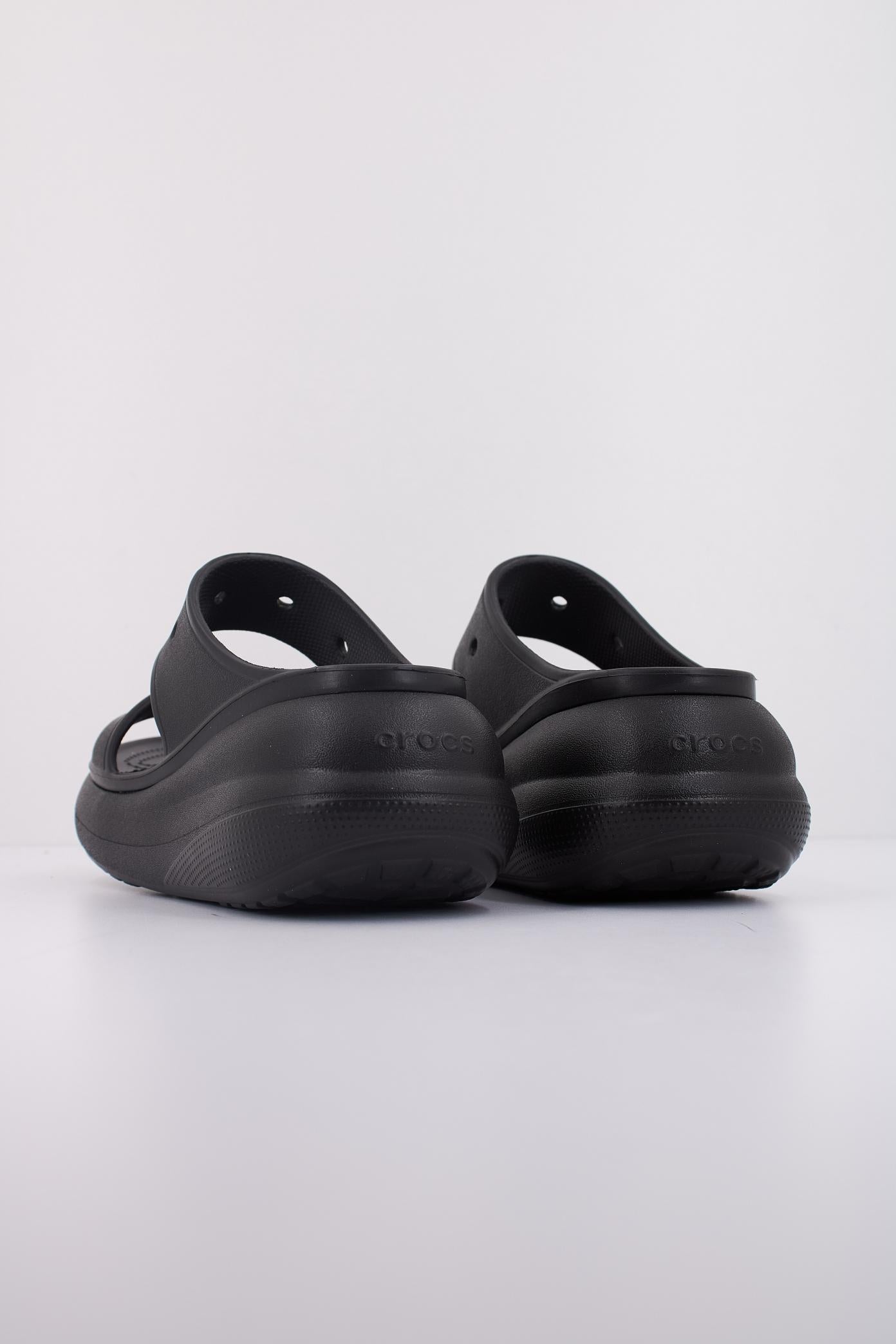 CROCS CRUSH SANDAL en color NEGRO (4)