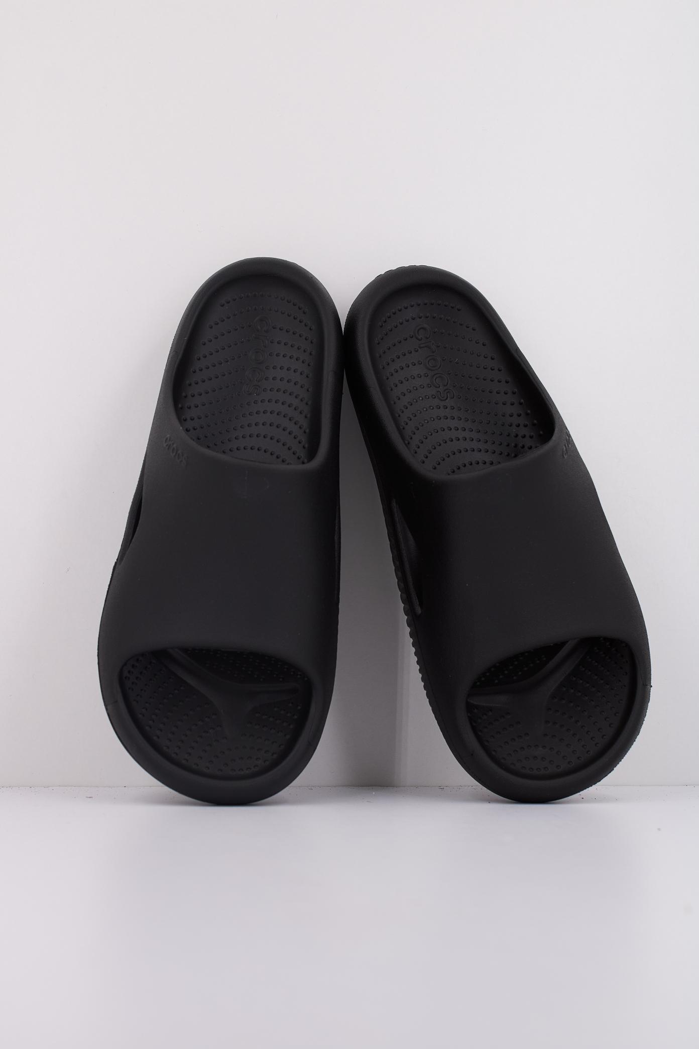 CROCS MELLOW RECOVERY SLIDE en color NEGRO (3)