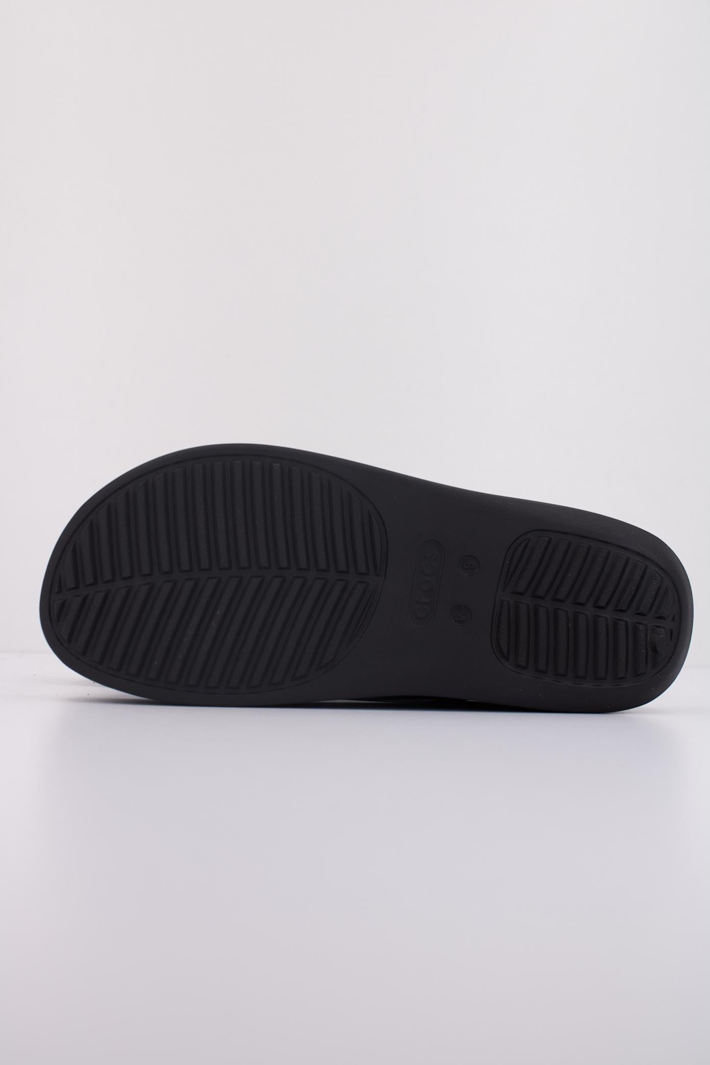 CROCS GETAWAY PLATFORM FLIP en color NEGRO (5)
