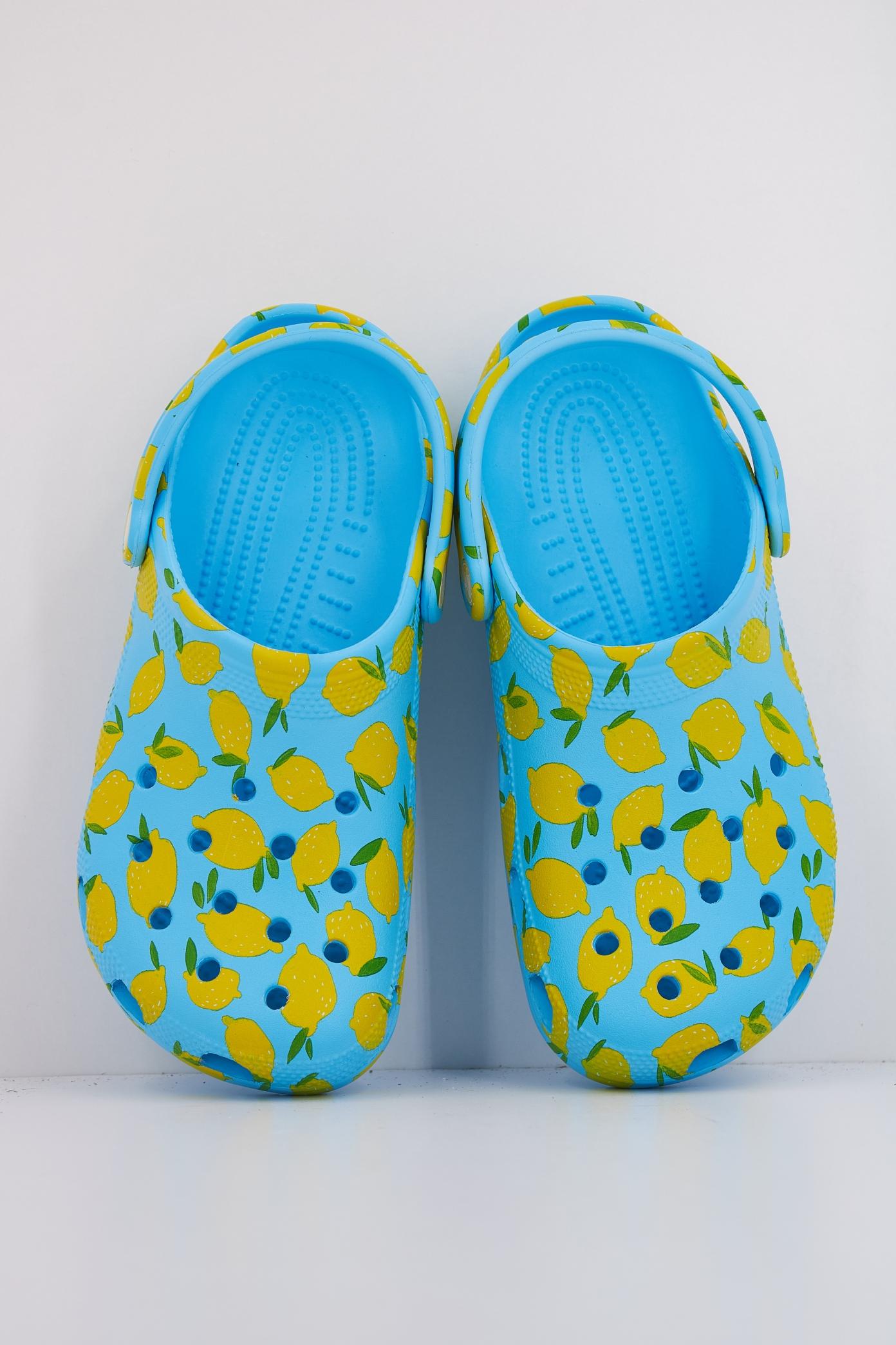 CROCS CLASSIC FRESH FRUITS CLOG U en color AZUL (3)