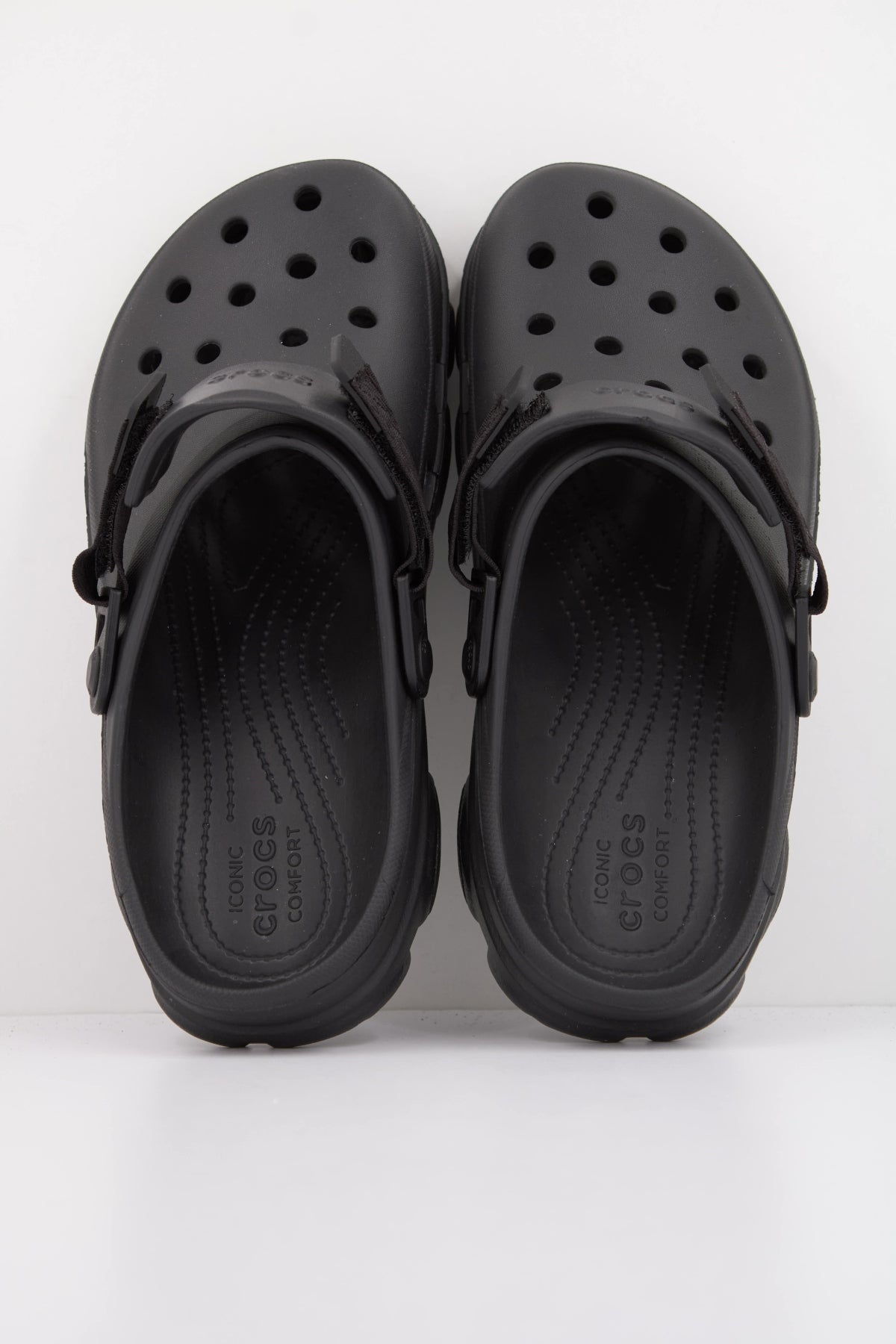 CROCS ALL-TERRAIN CLASSIC en color NEGRO (3)
