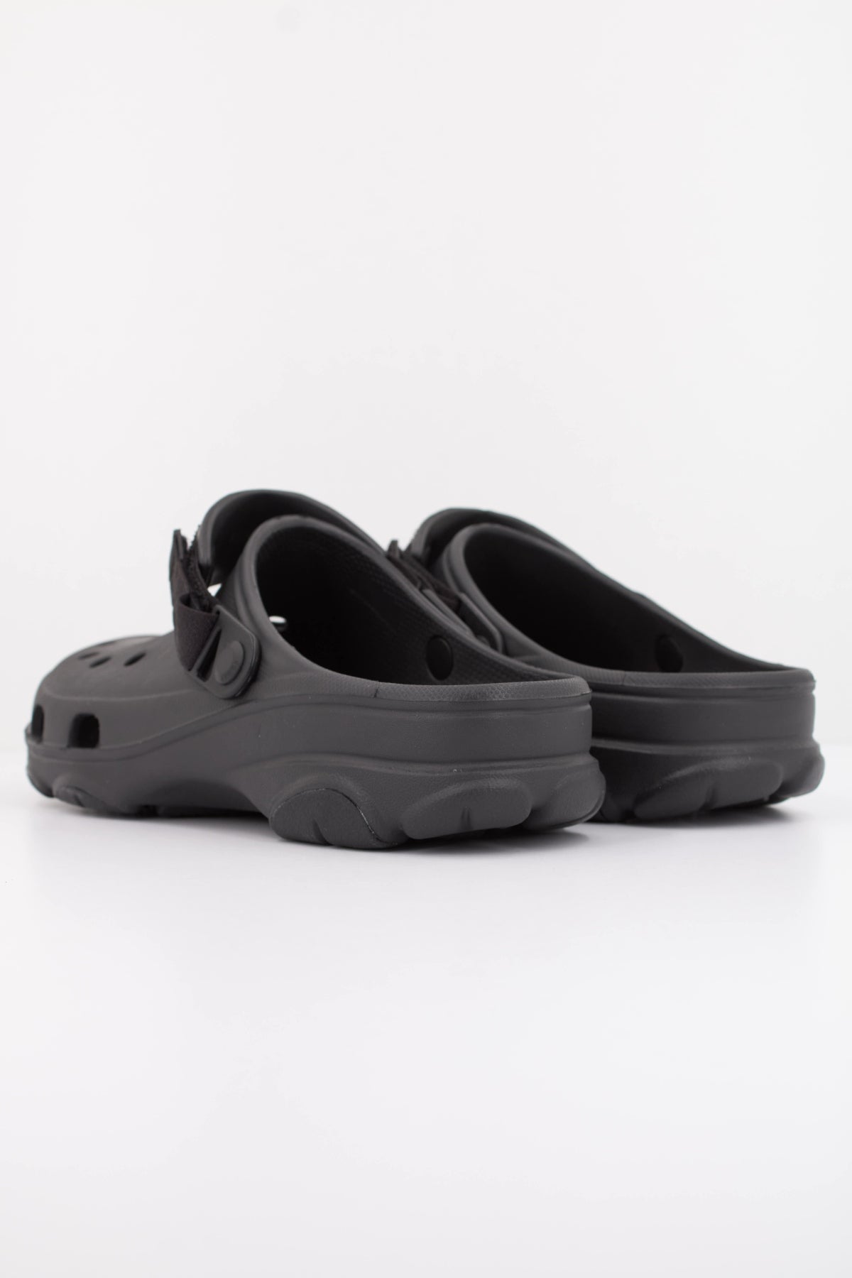 CROCS ALL-TERRAIN CLASSIC en color NEGRO (4)