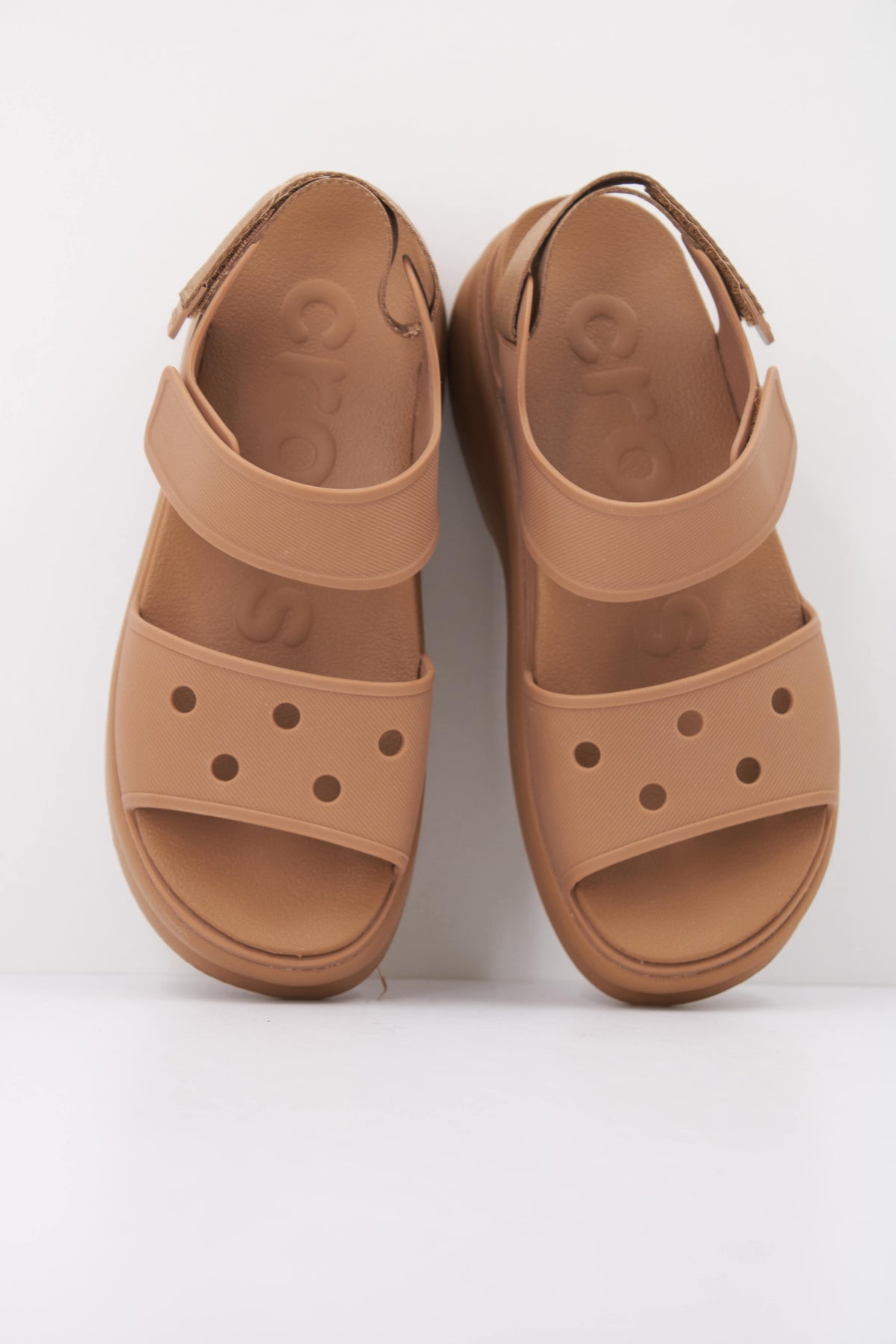 CROCS C en color MARRON (3)