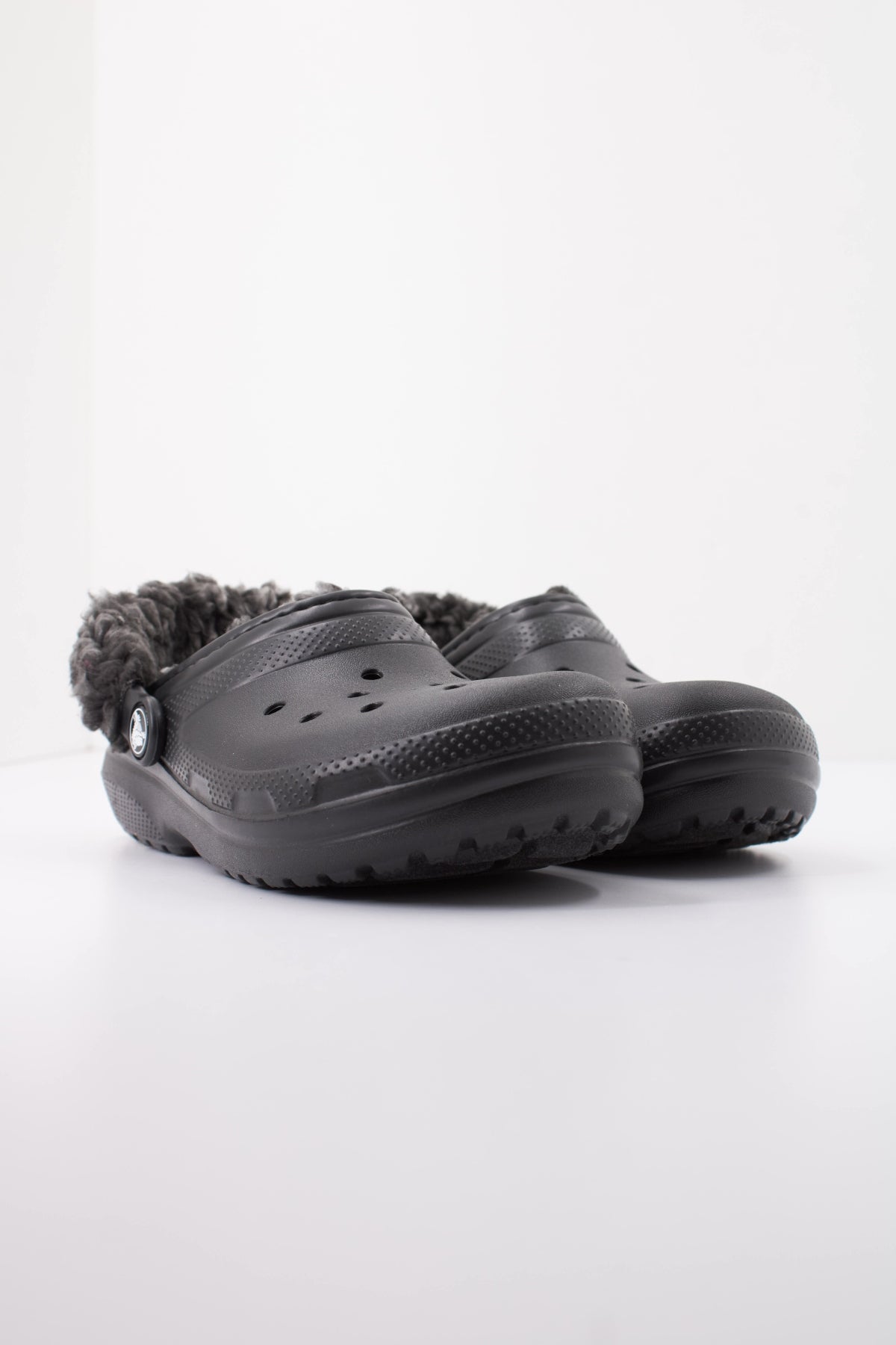 CROCS C CLASSIC FLEECE LINED en color NEGRO (2)