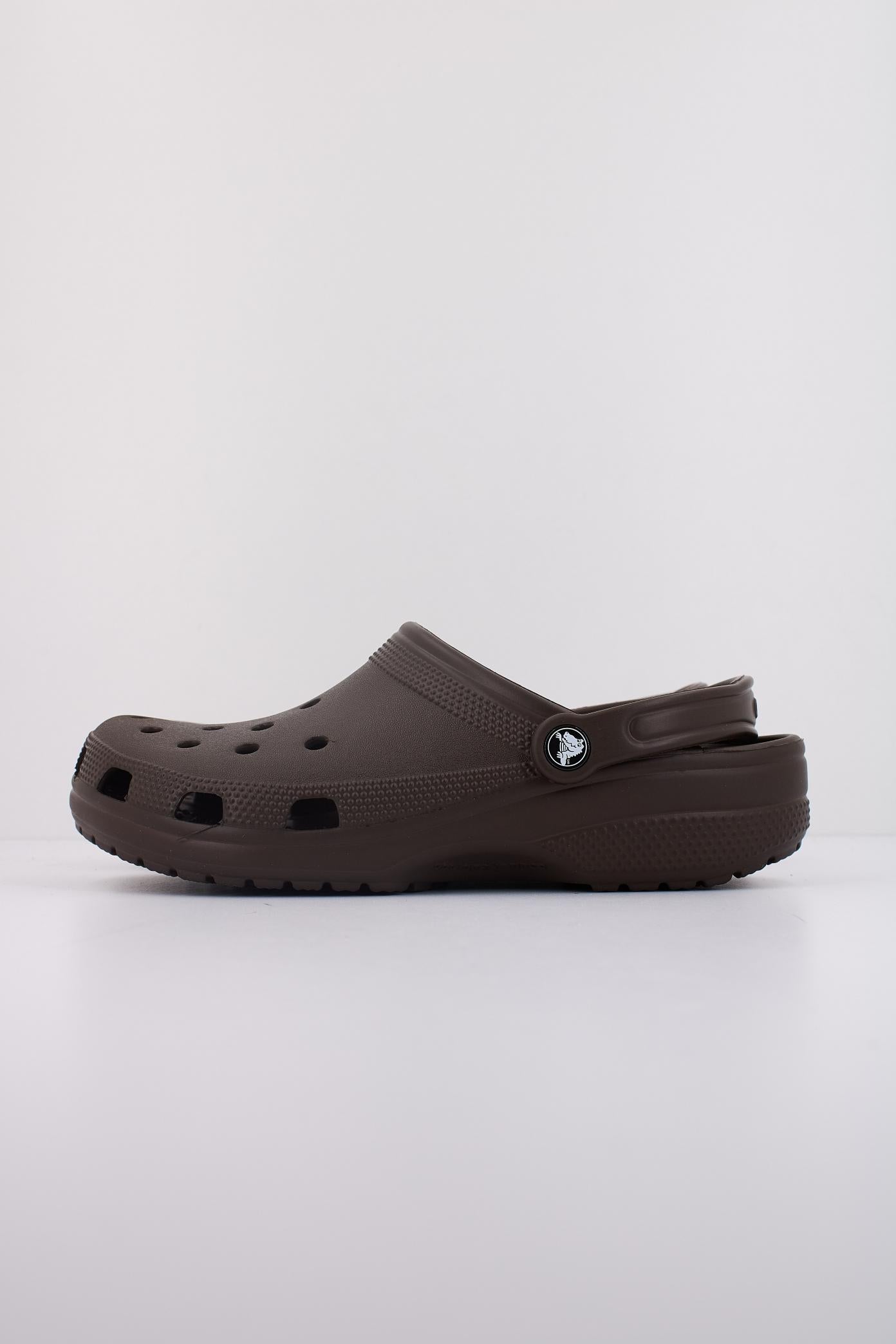 CROCS C CLASSIC U en color MARRON (1)