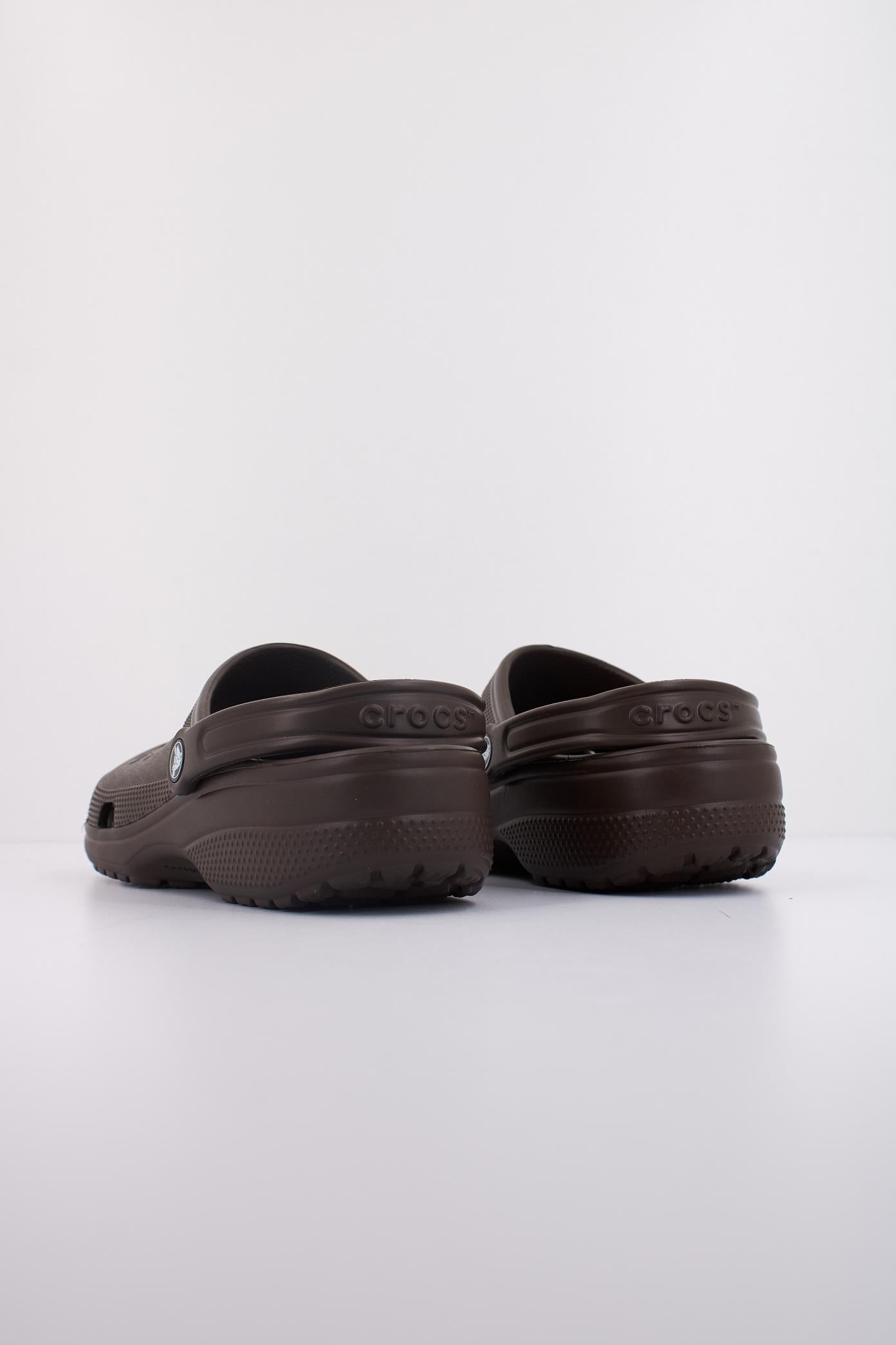 CROCS C CLASSIC U en color MARRON (4)