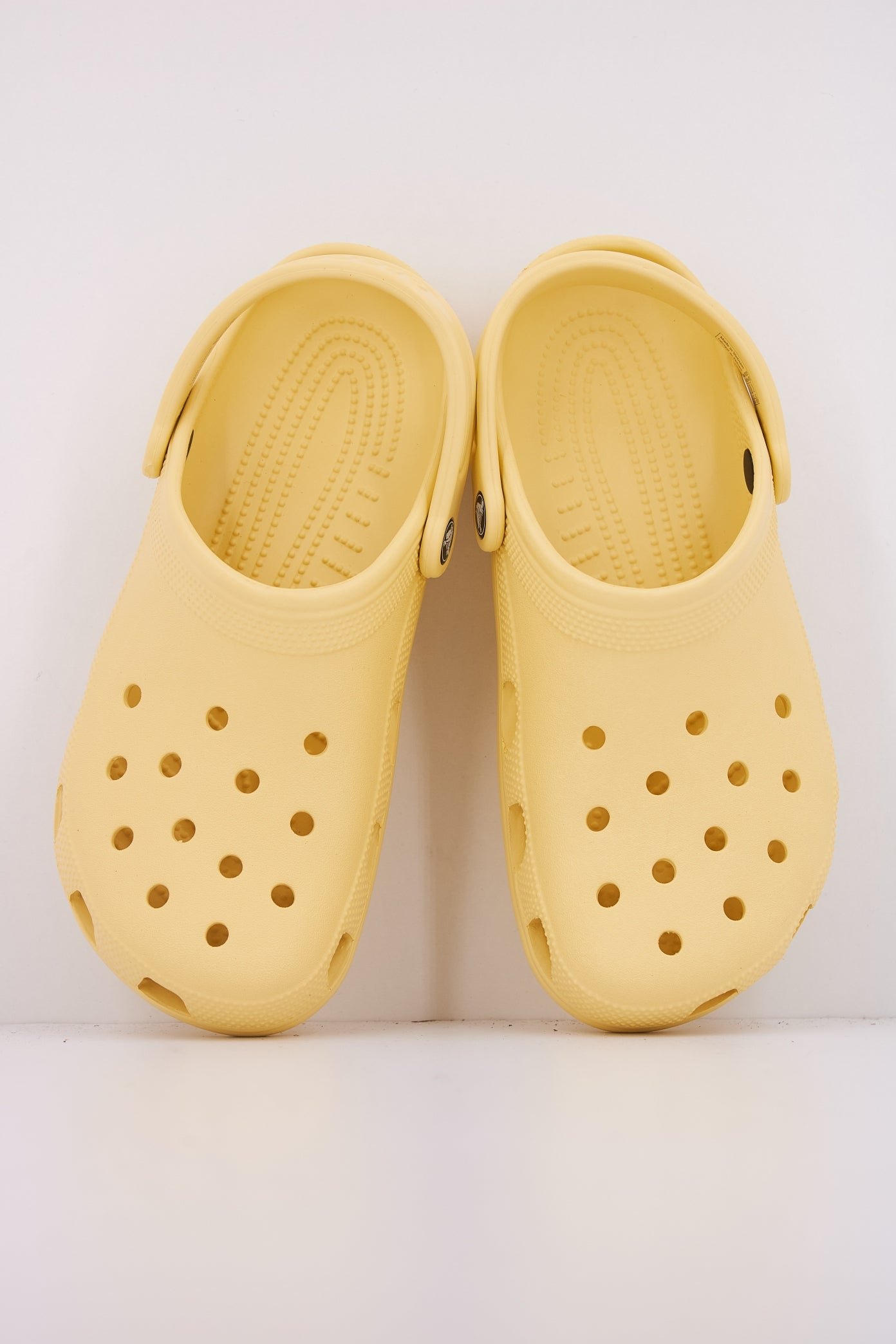 CROCS CLASSIC U en color AMARILLO (3)