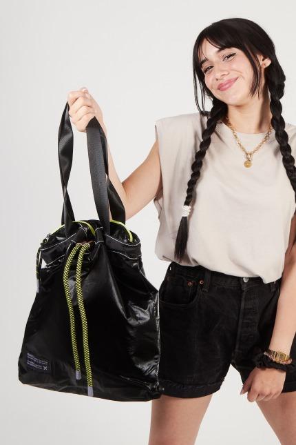 MUNICH M DEEP TOTE en color NEGRO (5)