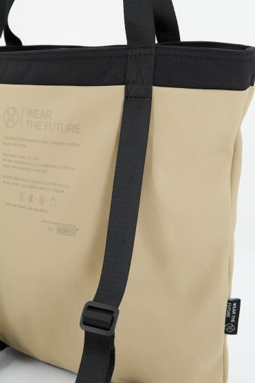 MUNICH M RECYCLED X TOTE BACKPACK en color MARRON CLARO (4)