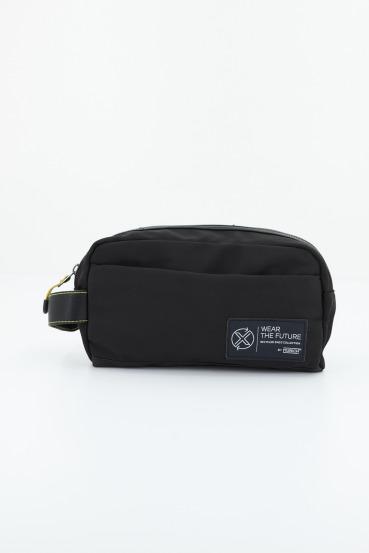 MUNICH M RECYCLED X WEAR TOILETRY en color NEGRO (1)