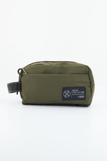MUNICH M RECYCLED X WEAR TOILETRY en color VERDE (1)