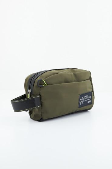 MUNICH M RECYCLED X WEAR TOILETRY en color VERDE (2)