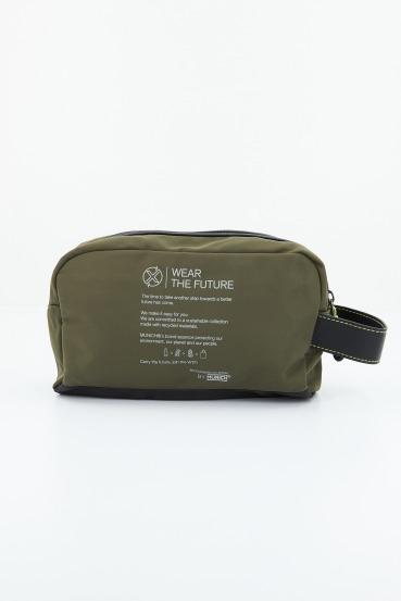 MUNICH M RECYCLED X WEAR TOILETRY en color VERDE (3)