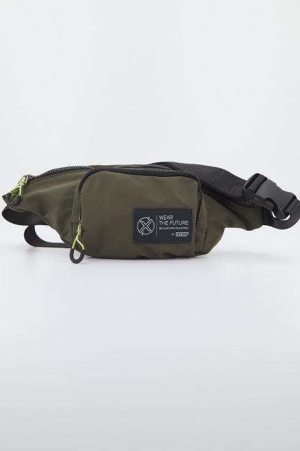 MUNICH RECYCLED X WEAR FANNYPACK en color VERDE (1)