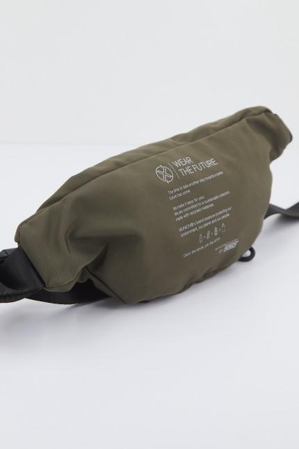 MUNICH RECYCLED X WEAR FANNYPACK en color VERDE (2)