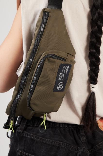 MUNICH RECYCLED X WEAR FANNYPACK en color VERDE (5)