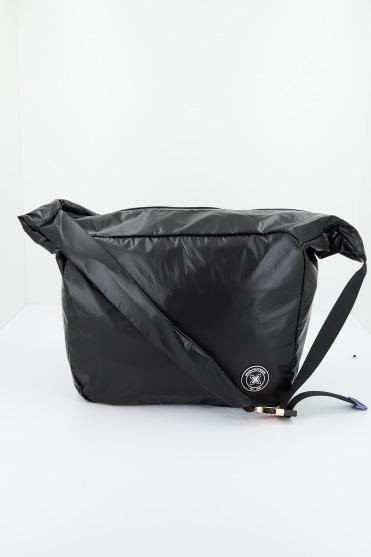 MUNICH M GLOSS HOBO en color NEGRO (1)