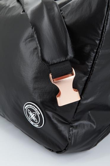 MUNICH M GLOSS HOBO en color NEGRO (4)