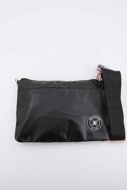 MUNICH GLOSS CROSSBODY en color NEGRO (1)