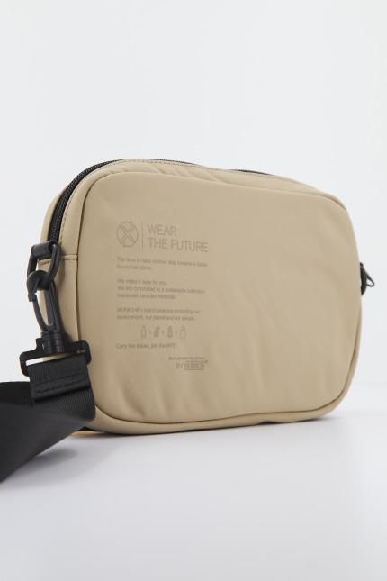 MUNICH M RECYCLED X CROSSBODY en color MARRON CLARO (2)