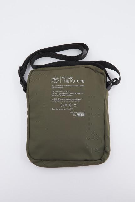 MUNICH RECYCLED X WEAR CROSSBODY en color VERDE (2)