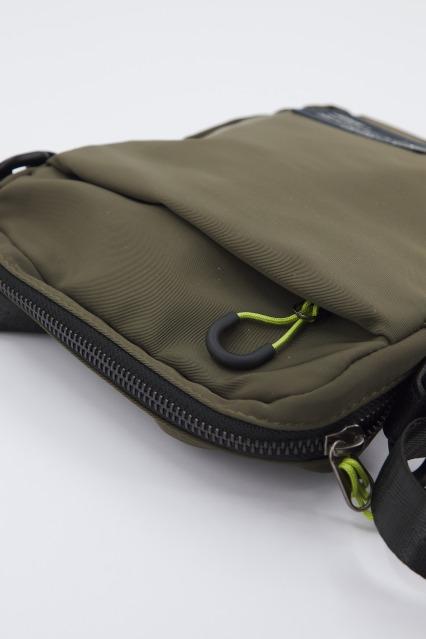 MUNICH RECYCLED X WEAR CROSSBODY en color VERDE (4)