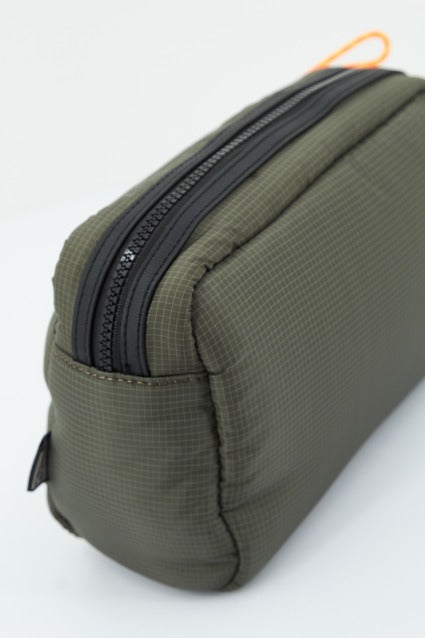 MUNICH WIND TOILETRY en color VERDE (1)