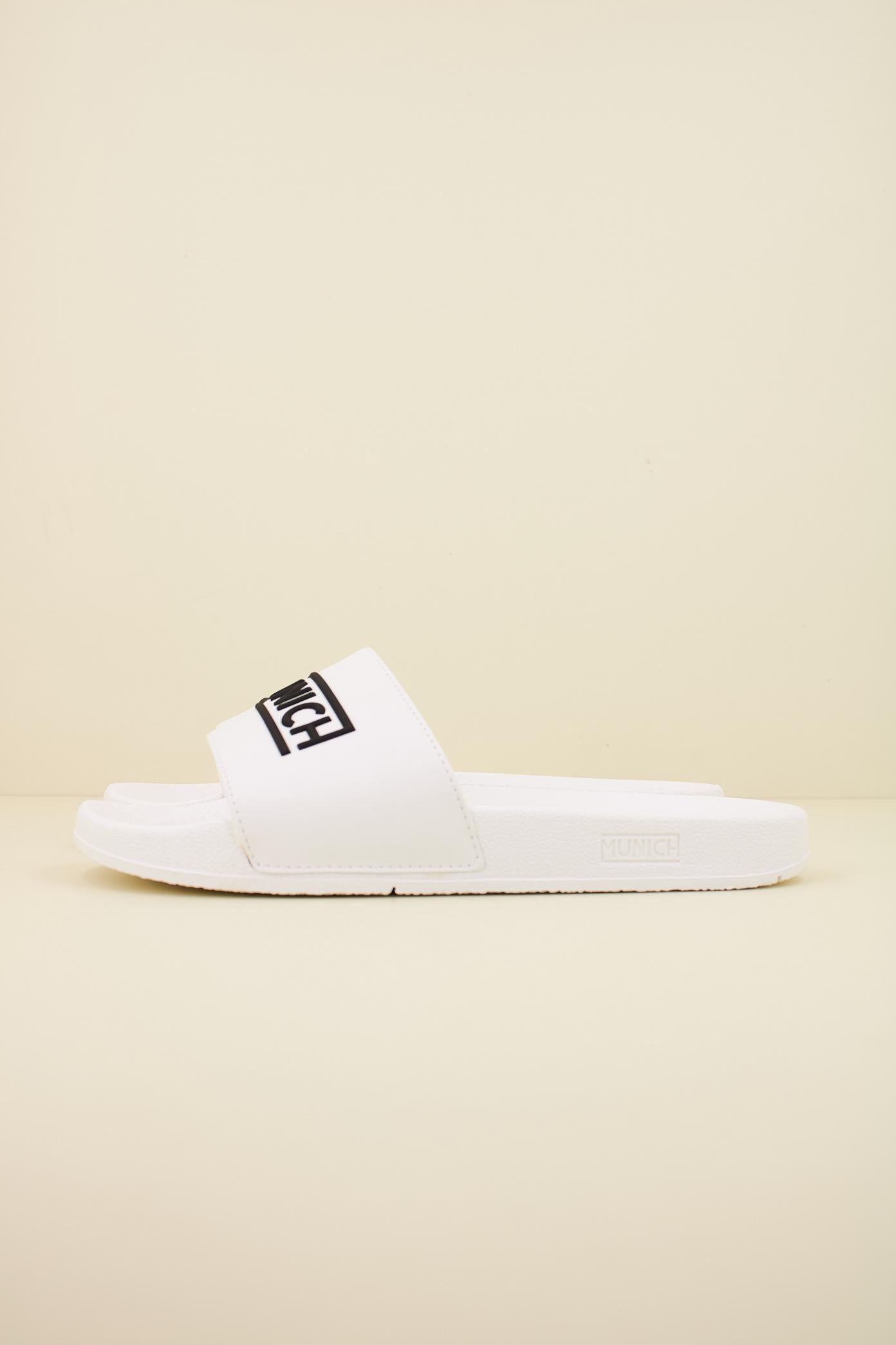 MUNICH FLAT SLIDER D LOGO WH en color BLANCO (1)