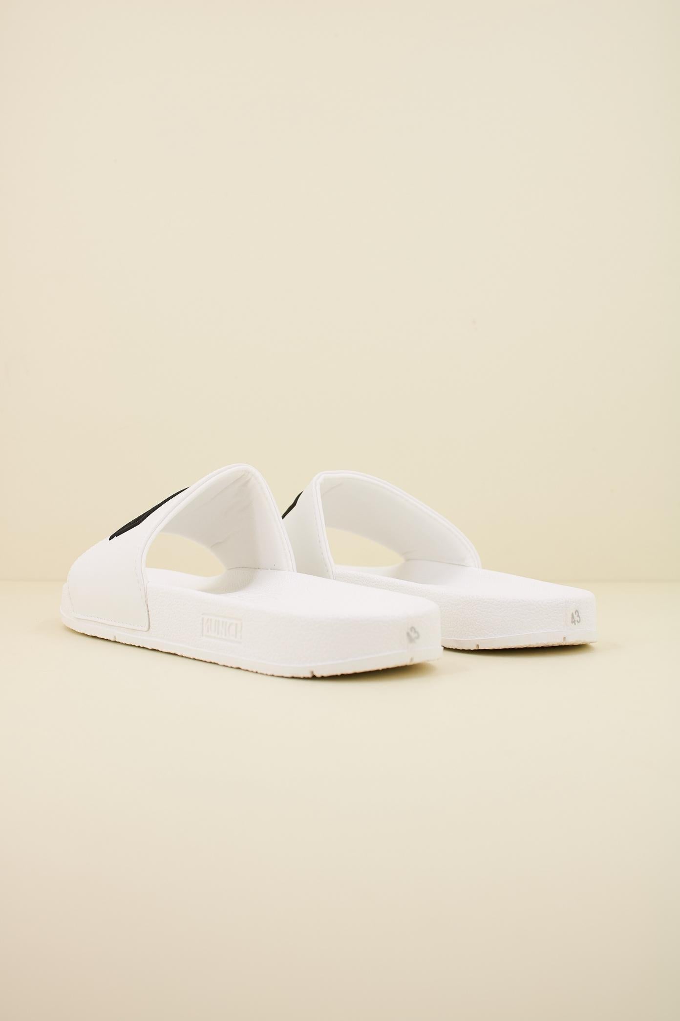 MUNICH FLAT SLIDER D LOGO WH en color BLANCO (3)