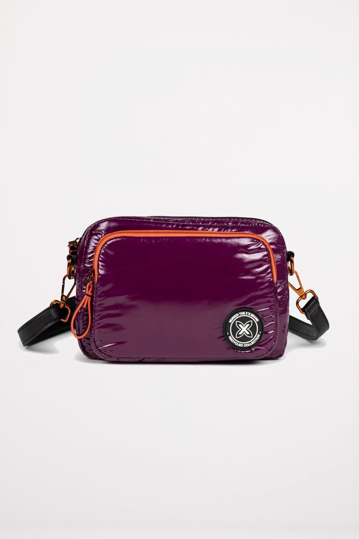 MUNICH GLOSS RECYCLED CROSSBODY en color VIOLETA (1)