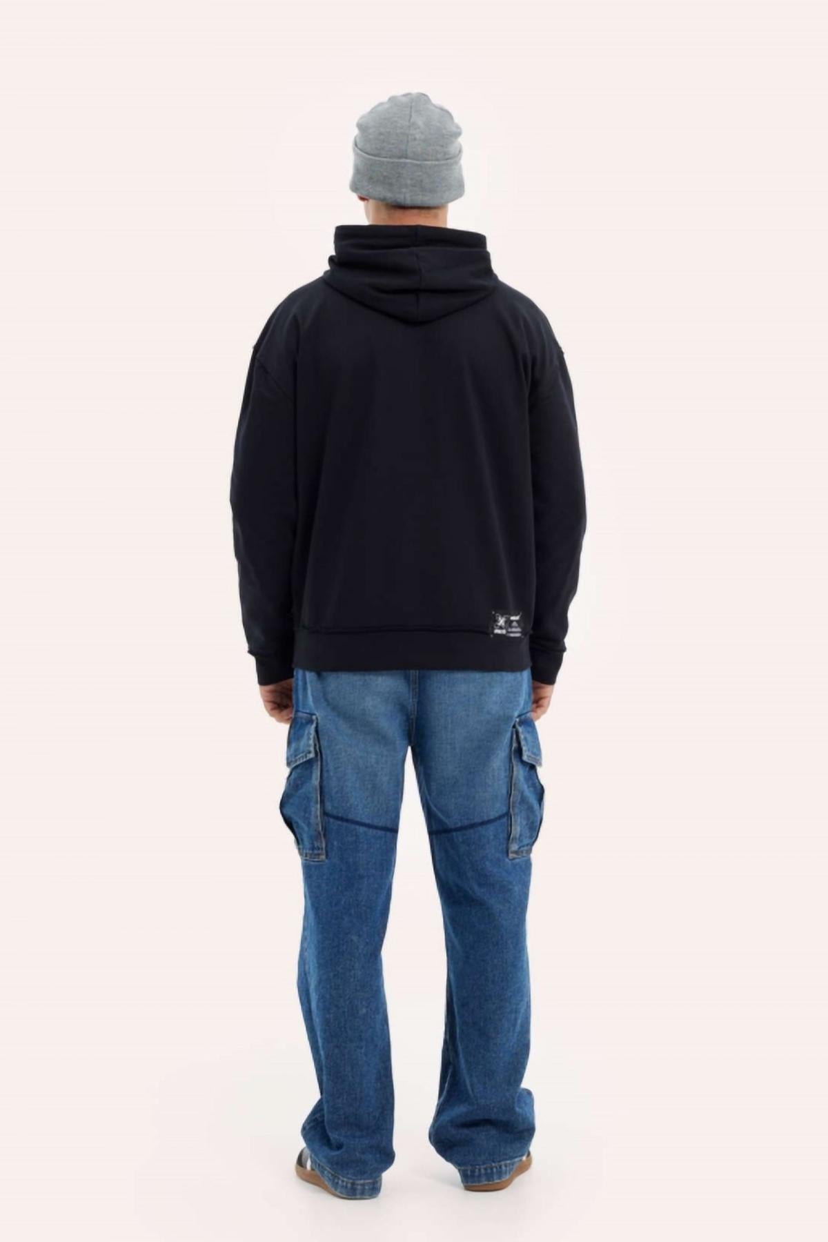 MUNICH HOODIE SPACE en color NEGRO (2)