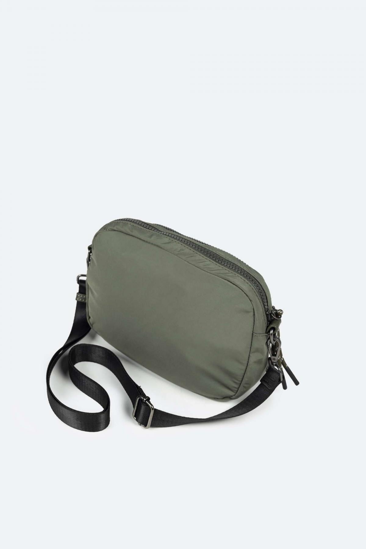MUNICH SHALLOW CROSSBODY CAMERA en color VERDE (2)