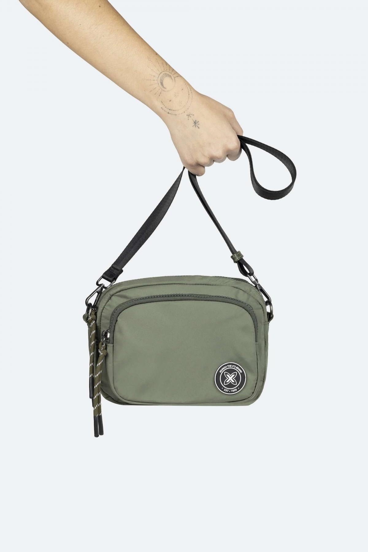 MUNICH SHALLOW CROSSBODY CAMERA en color VERDE (4)