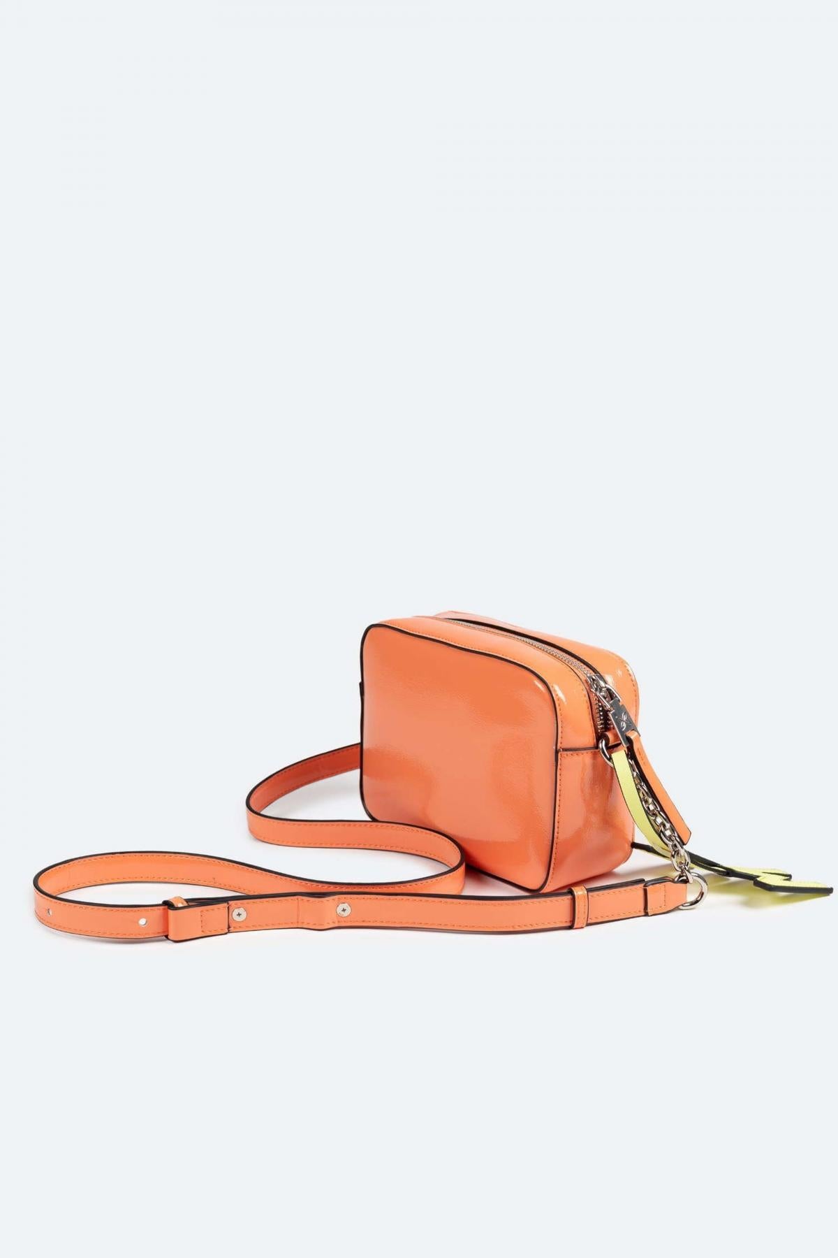 MUNICH CROSSBODY CAMERA MH en color NARANJA (2)