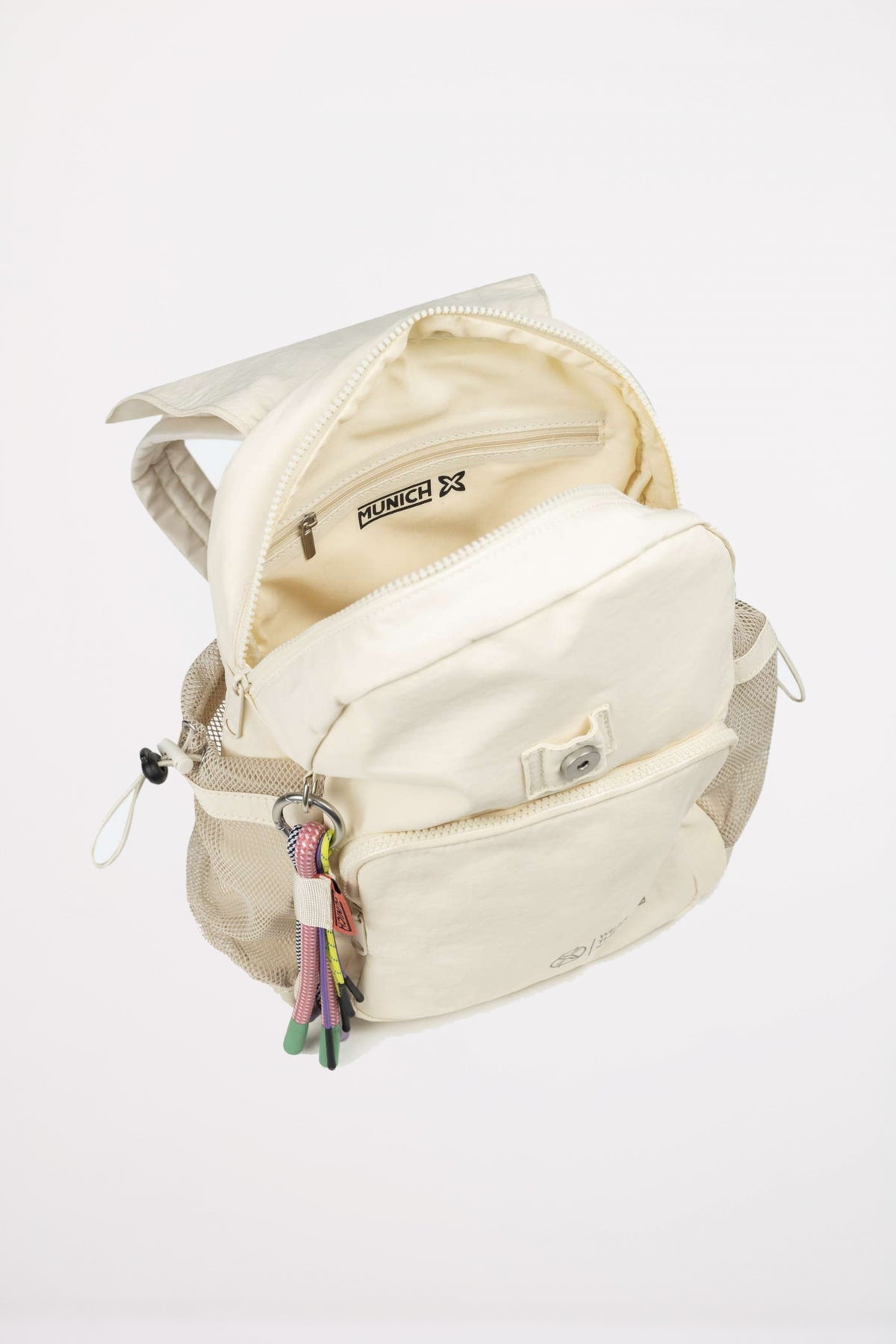 MUNICH DEEP RECYCLED BACKPACK en color BEIS (4)