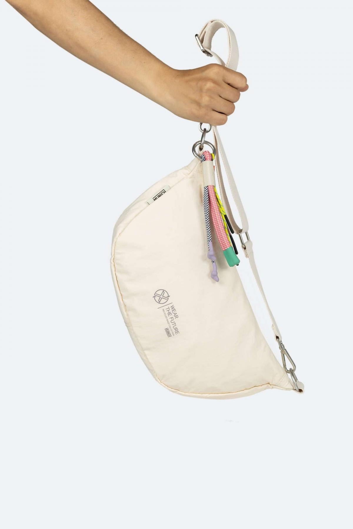 MUNICH DEEP RECYCLED CROSSBODY BA en color BEIS (4)