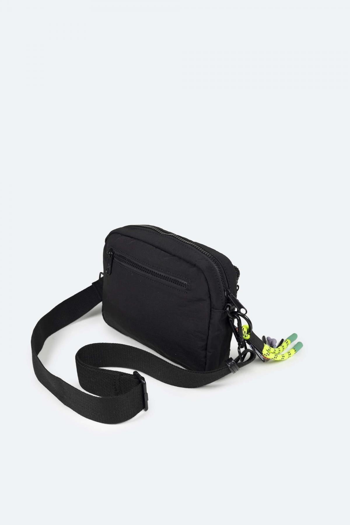 MUNICH DEEP RECYCLED CROSSBODY CA en color NEGRO (2)