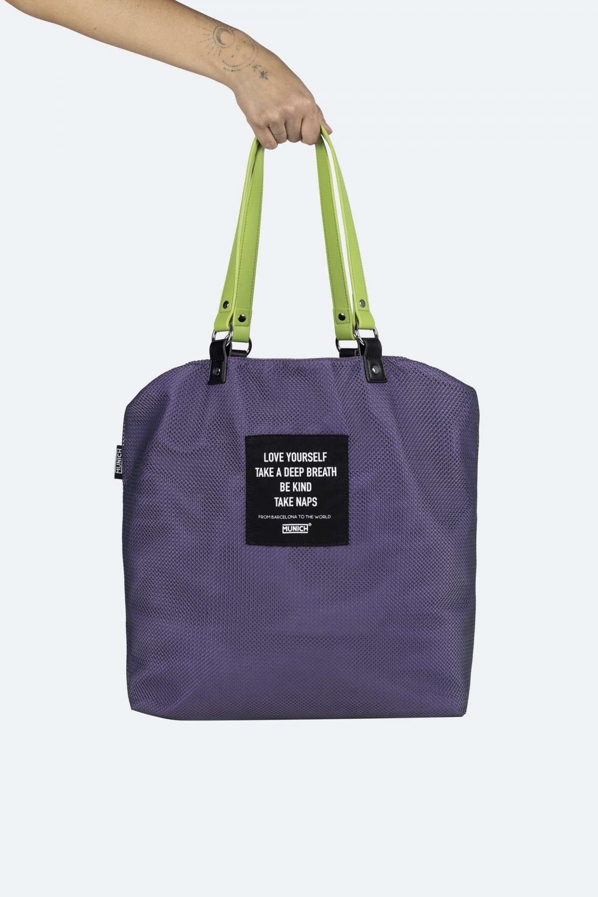 MUNICH GOGO SPIN REVERSIBLE TOTE en color VIOLETA (4)