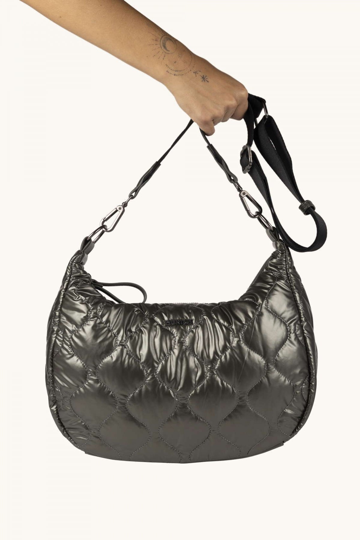 MUNICH CROSSBODY HOBO en color VERDE (4)