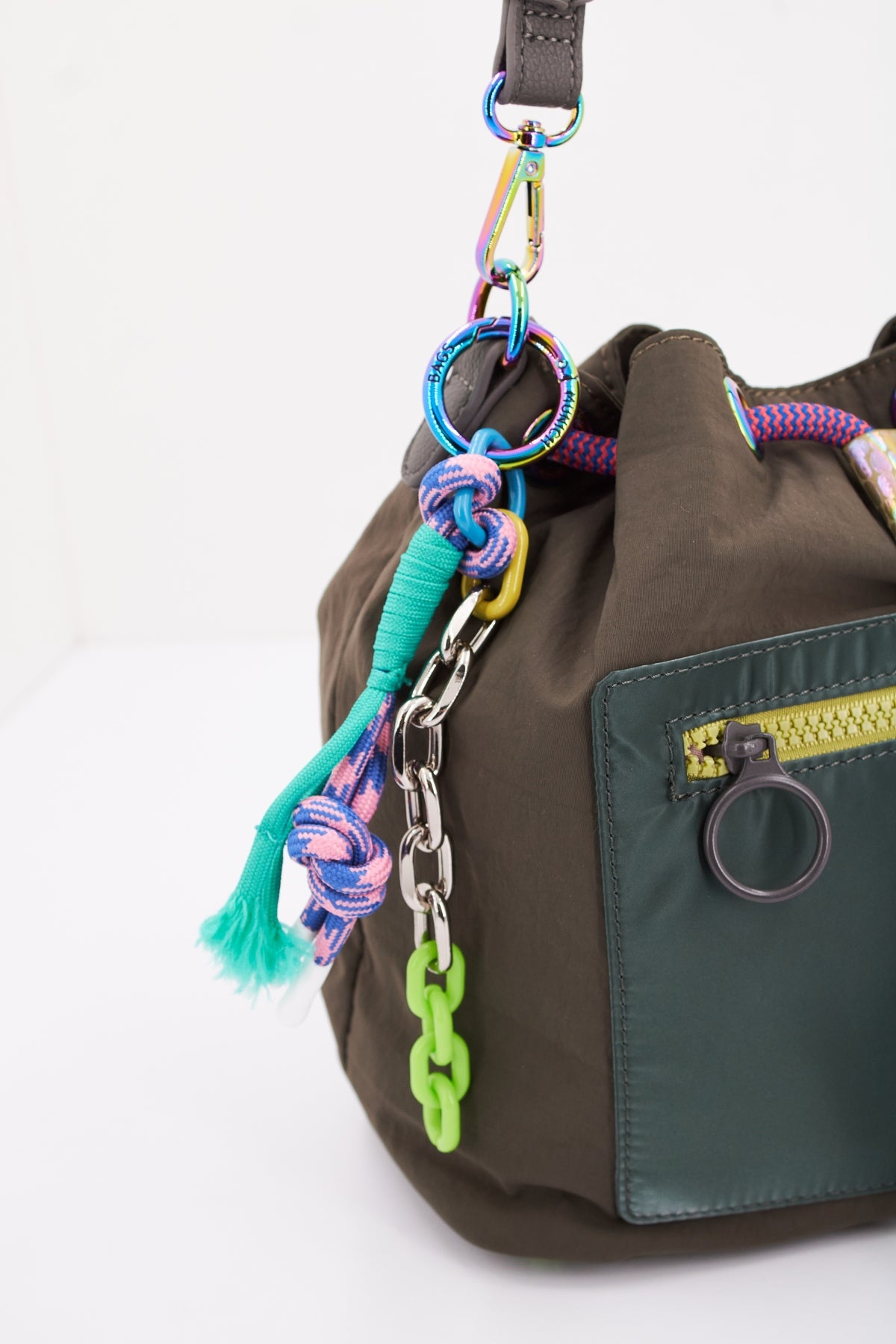 MUNICH DEEP RECYCLED FW BUCKET en color VERDE (4)