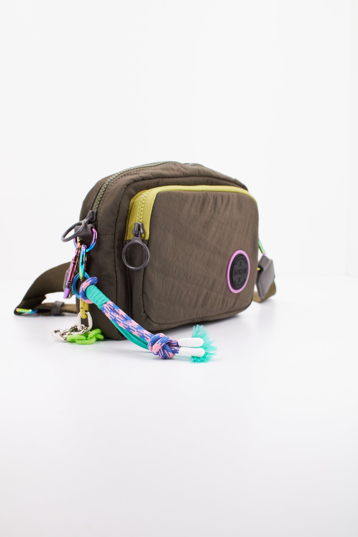 MUNICH DEEP RECYCLED FW CROSSBODY en color VERDE (2)