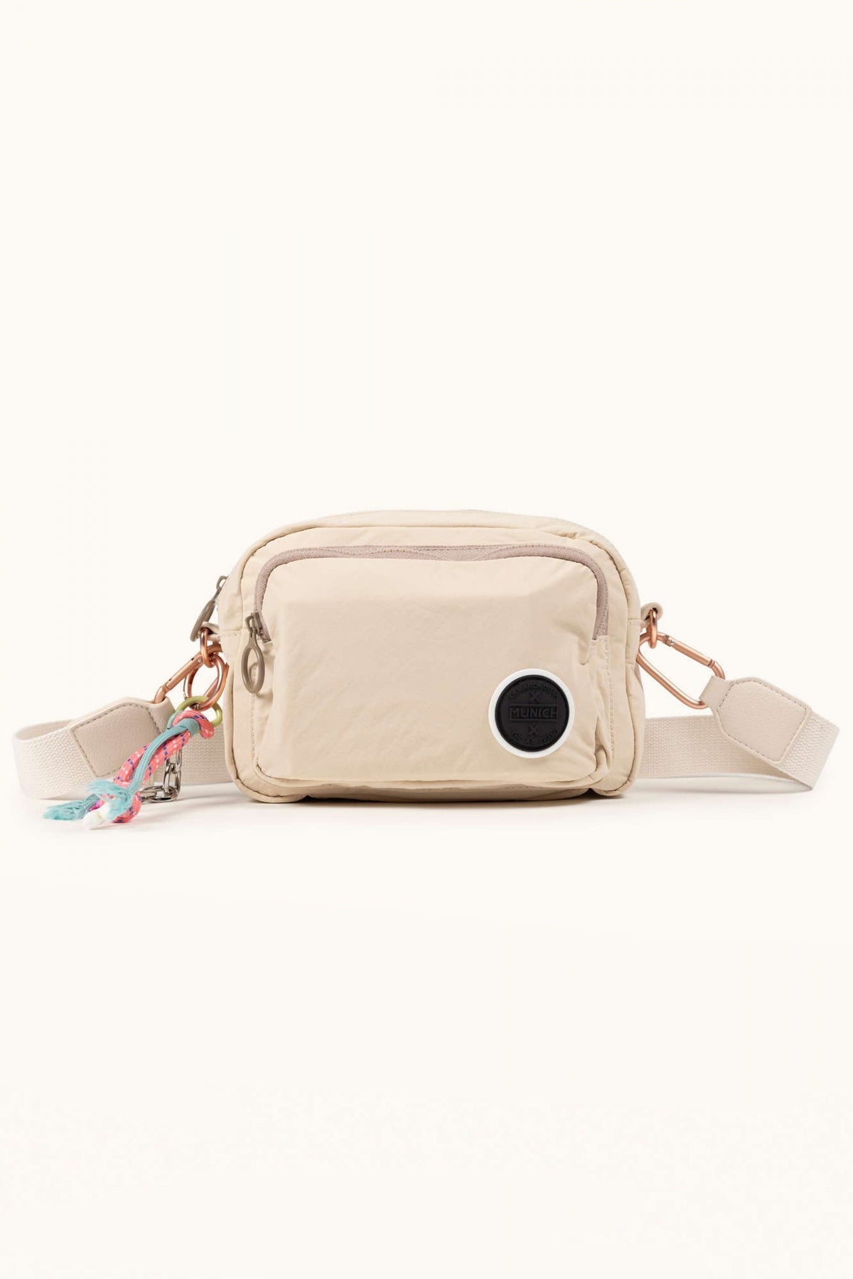 MUNICH DEEP RECYCLED FW CROSSBODY en color BEIS (1)