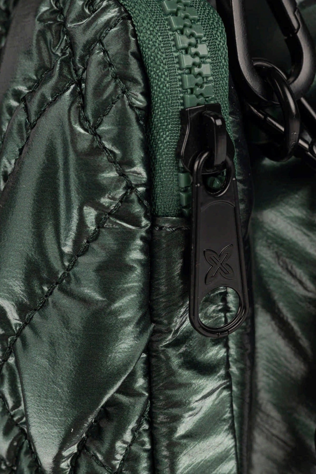 MUNICH M DEEP CROSSBODY en color VERDE (5)