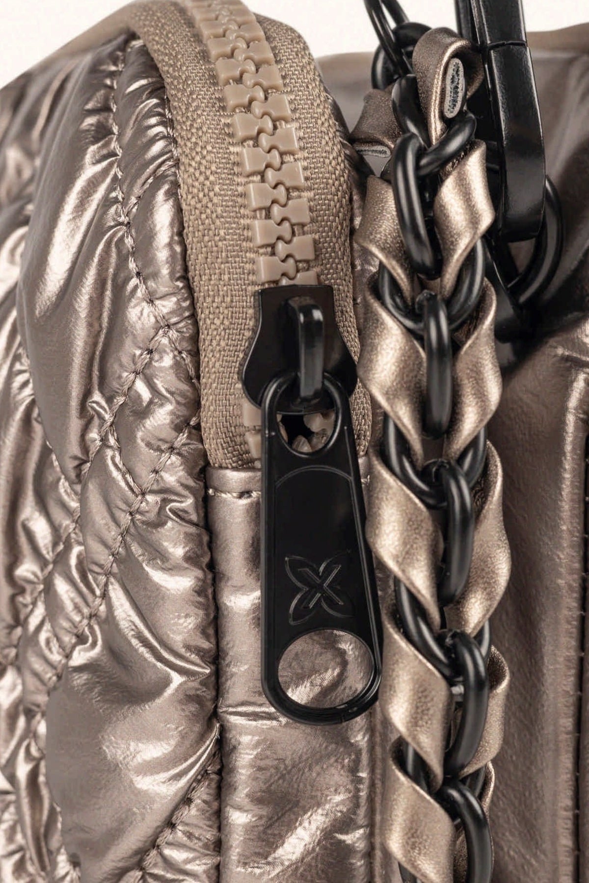 MUNICH M DEEP CROSSBODY en color BRONCE (4)