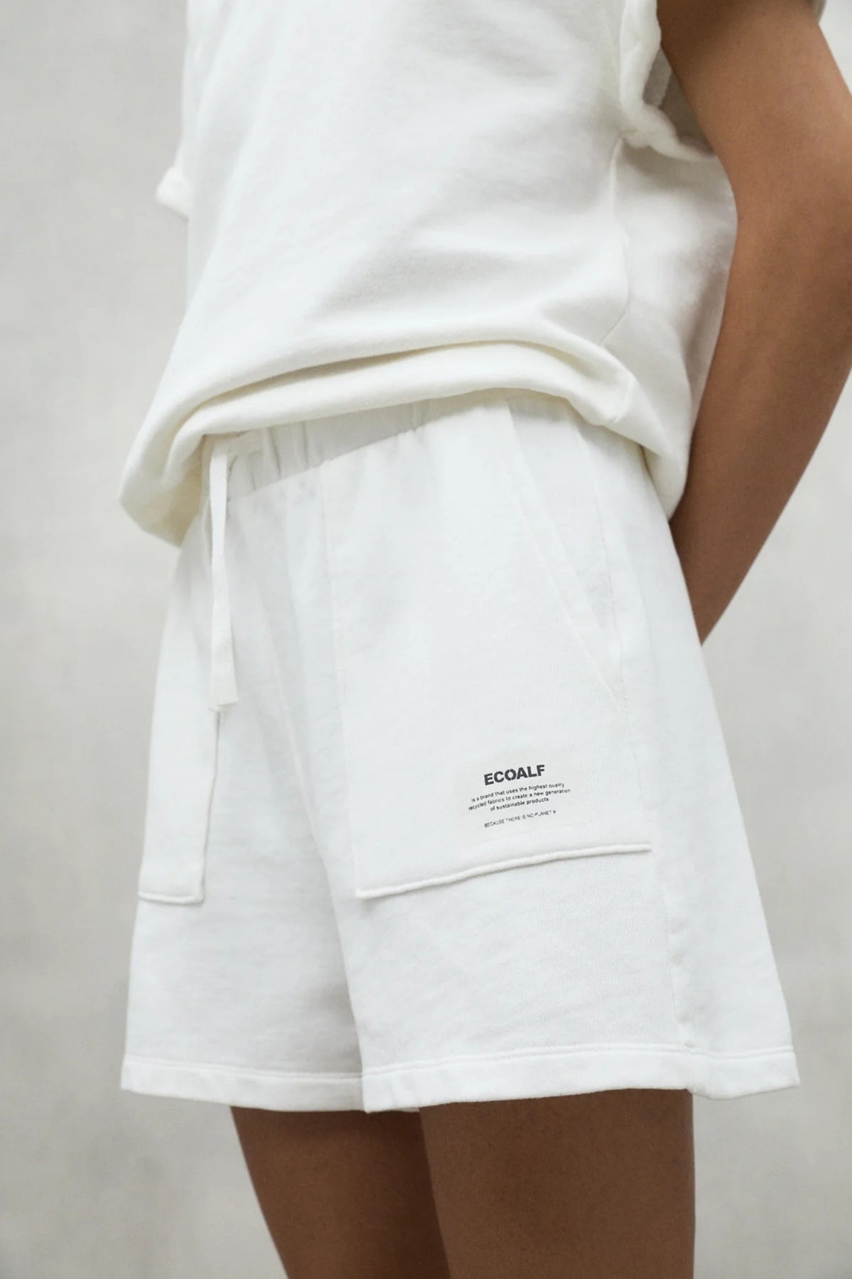 ECOALF NESSALF SHORTS WOMAN en color BLANCO (1)