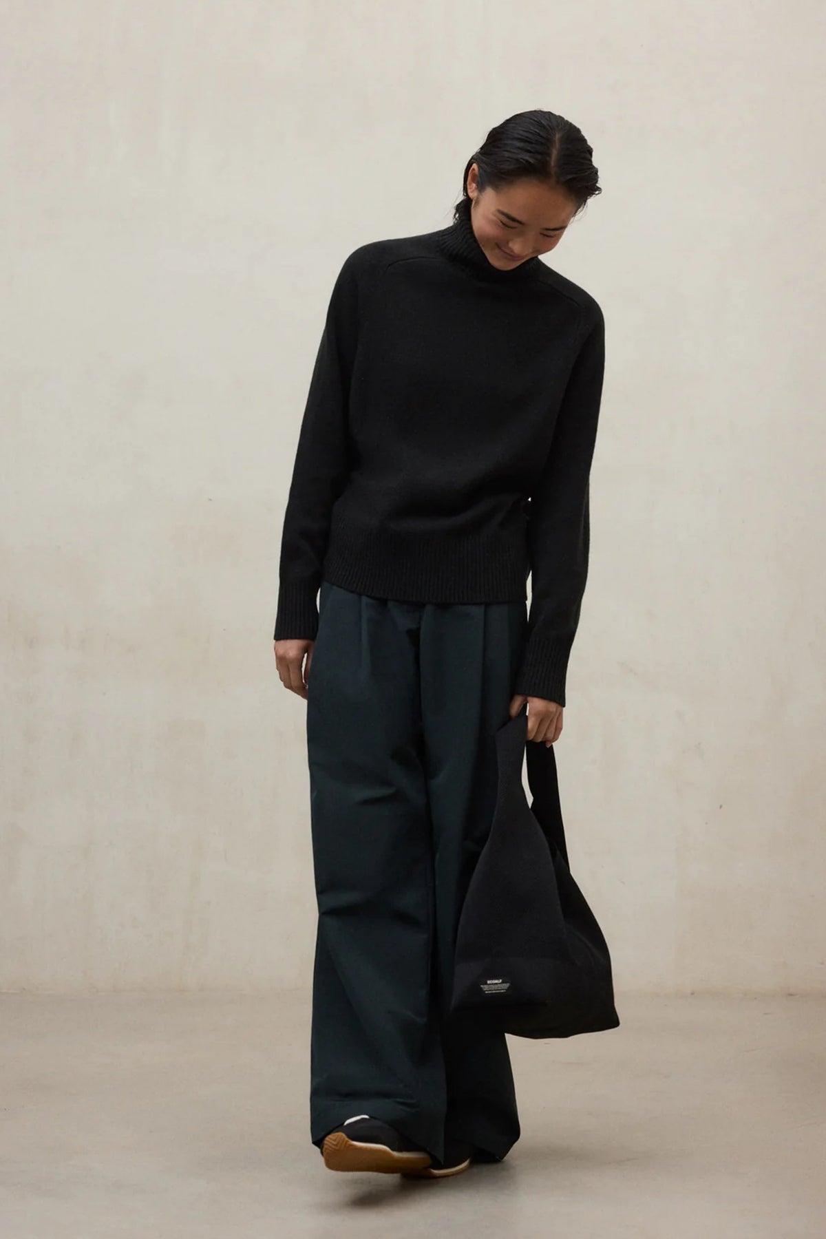 ECOALF TIKA BIG SHOULDER B en color NEGRO  (3)