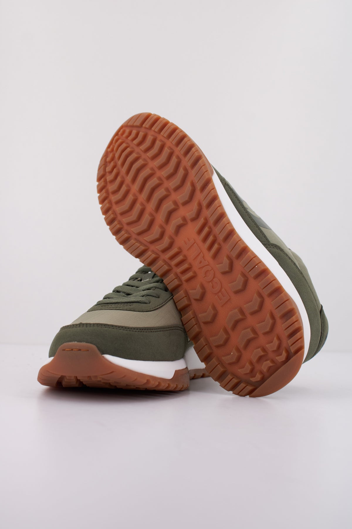 ECOALF VENTURA MCWSHSNVENTO en color VERDE (5)