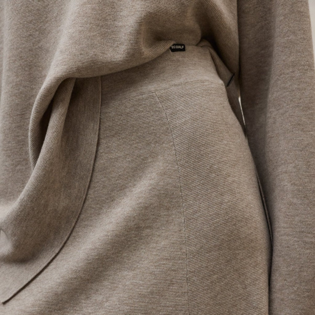 ECOALF IMA SKIRT WOMAN en color BEIS (6)