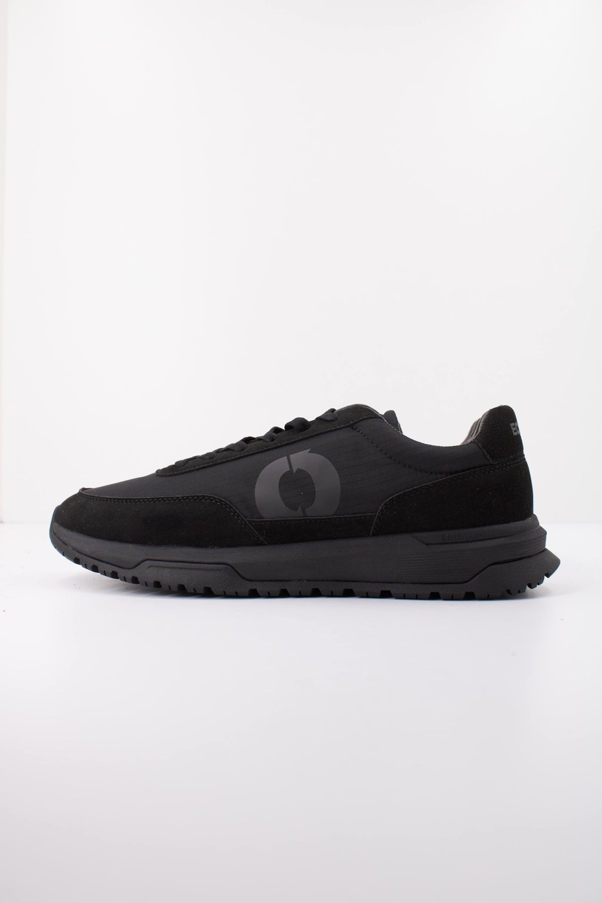 ECOALF MCMSHSNVENTU VENTURA SNEAKER MAN en color NEGRO (1)